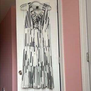 NEW Taylor Black and White Midi Dress